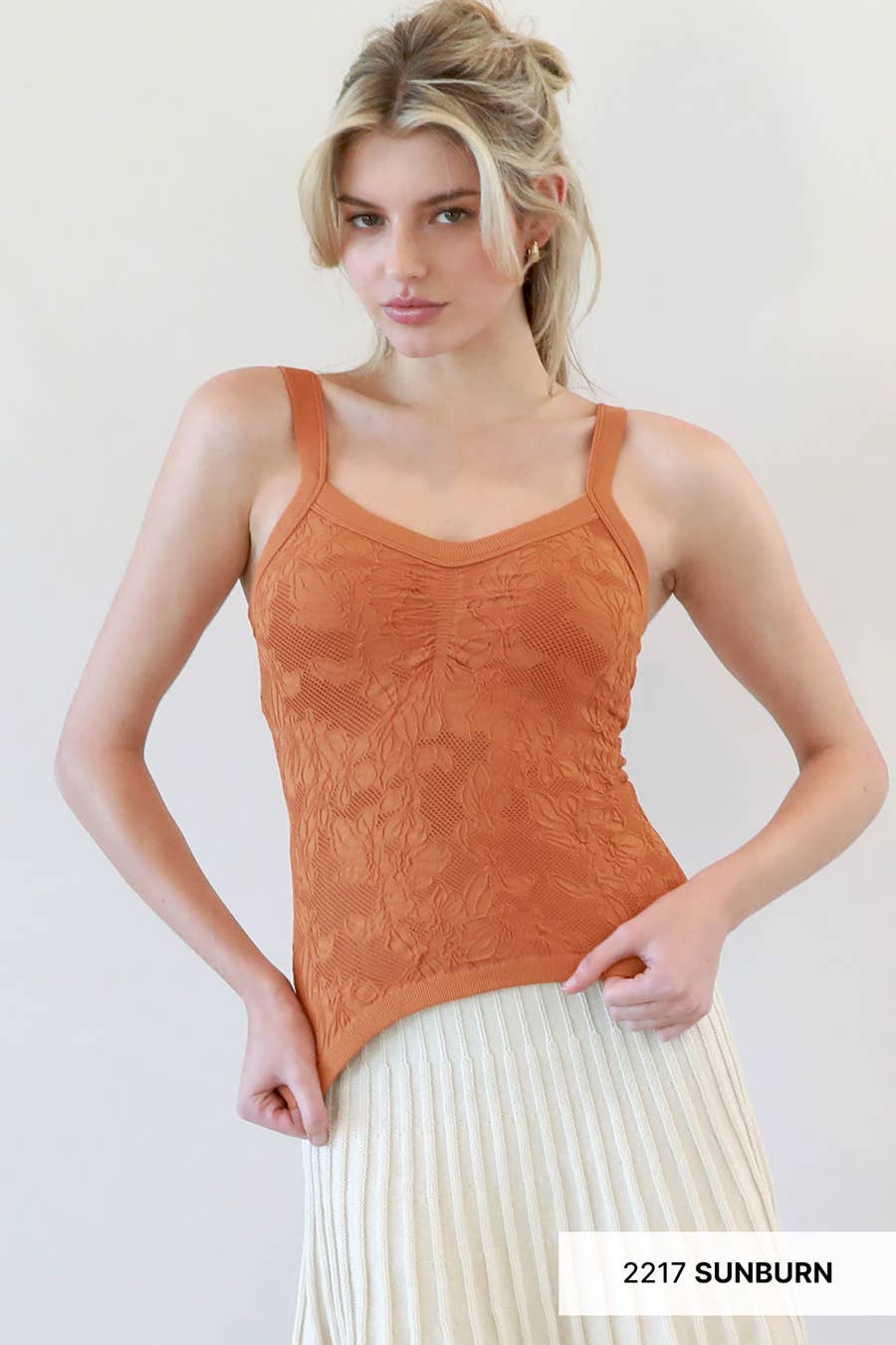 NIKIBIKI - Venta al por mayor Jersey corto de punto - Mujer - NS8318 - Top de encaje con cuello en V24