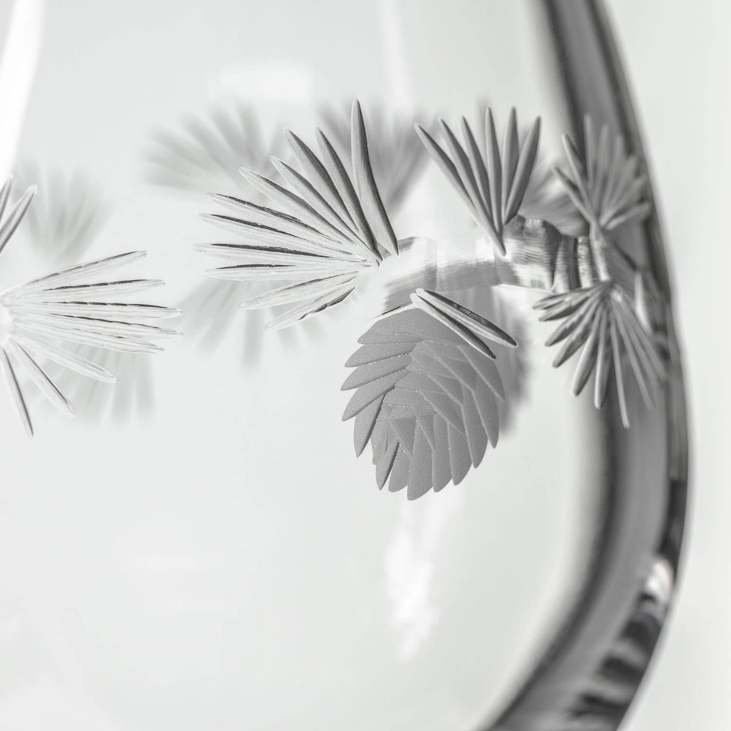 Rolf Glass - Wholesale Wine Glass - Icy Pine Balloon Red Wine Glass 18oz – Engraved Design2