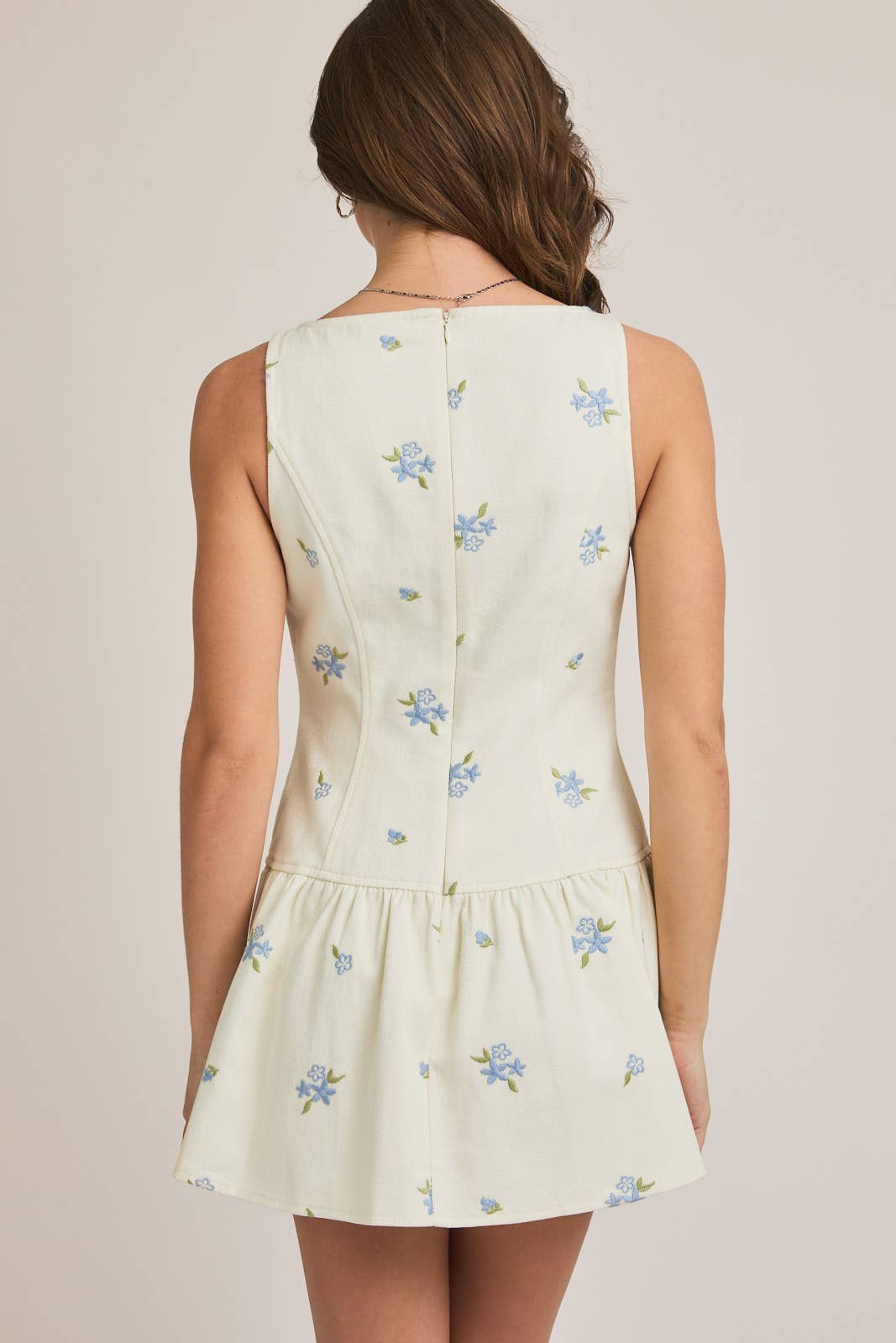 LE LIS - Wholesale Dress - Women's - EMBROIDERED SLEEVELESS SHIFT DRESS7