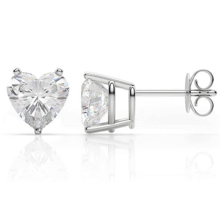 Boucles d'oreilles à tige en argent sterling avec topaze blanche taillée en forme de cœur pour la vente par Vesa Jewels