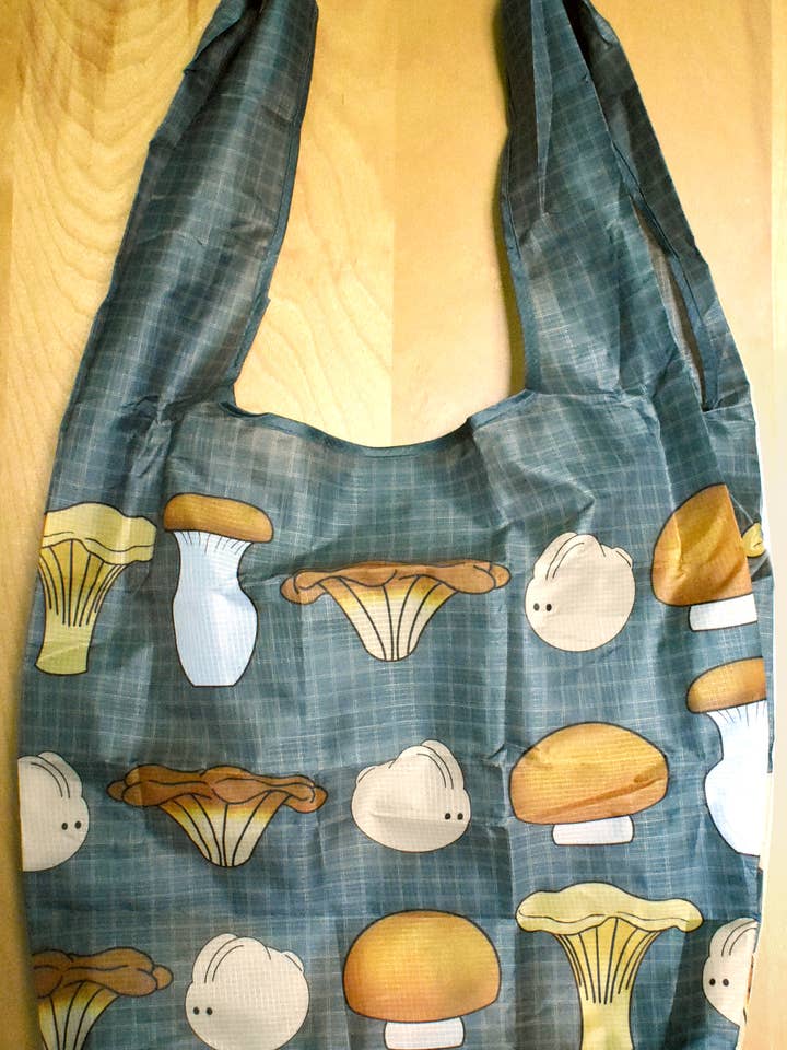 Återanvändbar shoppingväska med svamp och kaniner för wholesale av Caffeinated Rabbit Art