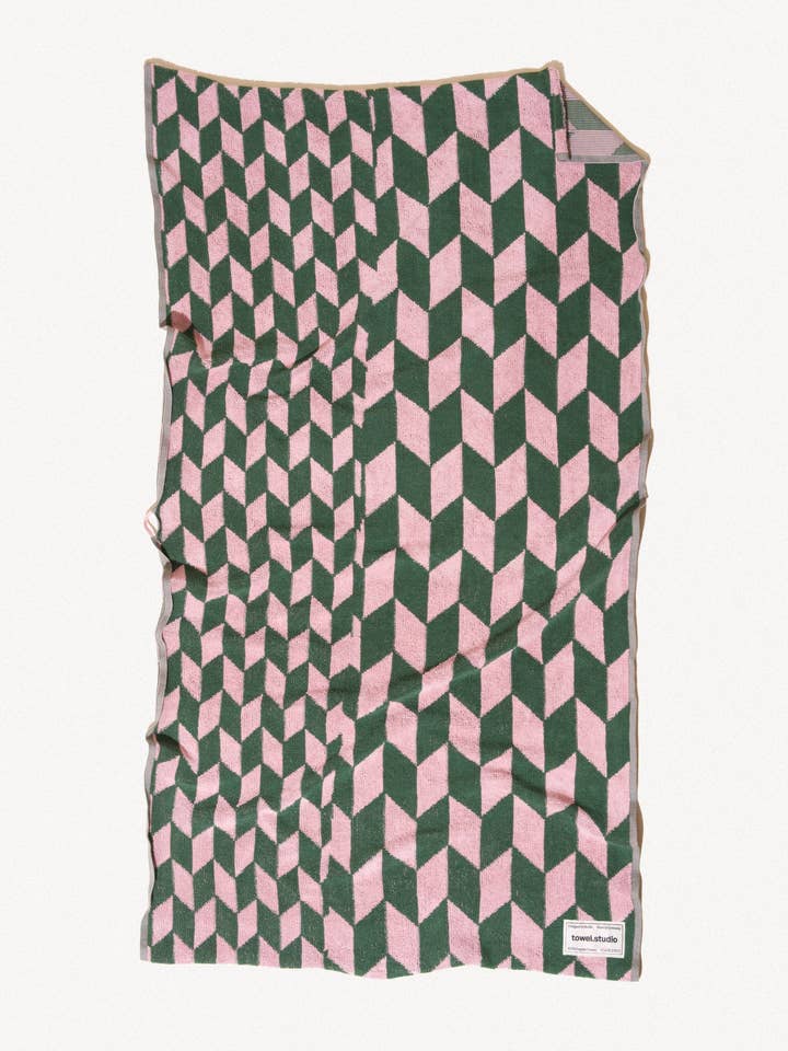 Asciugamano da bagno Arrow Tail | Rosa e verde per la vendita all'ingrosso da parte di towel.studio