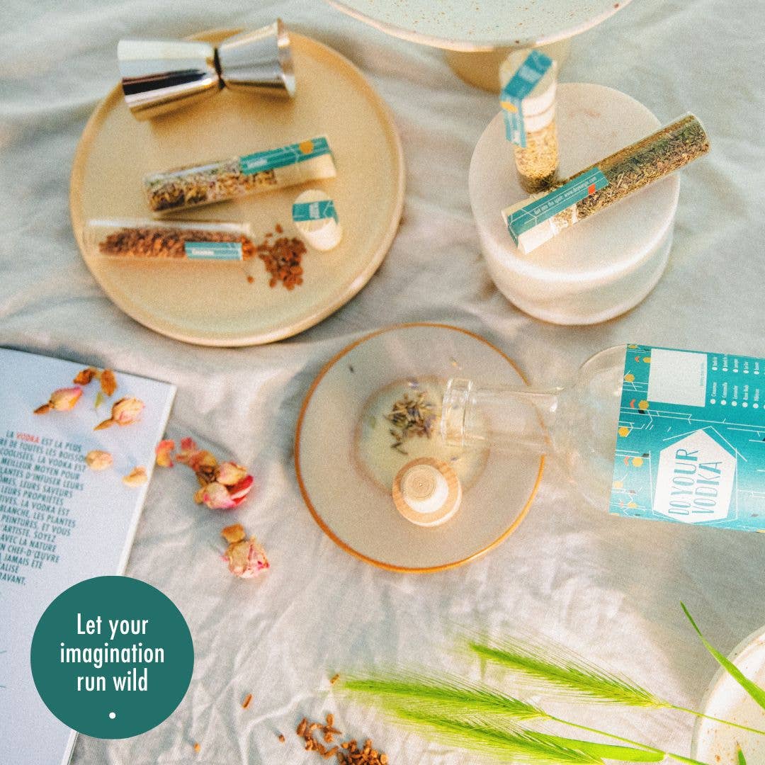 Craftly - Wholesale DIY Drink Kit - DO YOUR VODKA - DIY-Wodka-Infusionsset: Kreieren Sie einzigartige Cocktails mit 12 Botanicals und Zubehör2