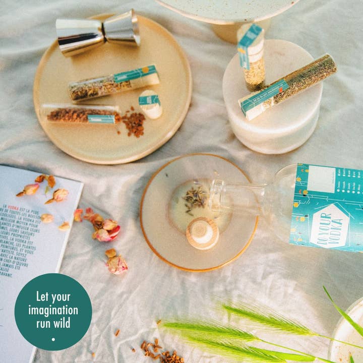 Craftly - Wholesale DIY Drink Kit - DO YOUR VODKA - DIY-Wodka-Infusionsset: Kreieren Sie einzigartige Cocktails mit 12 Botanicals und Zubehör2