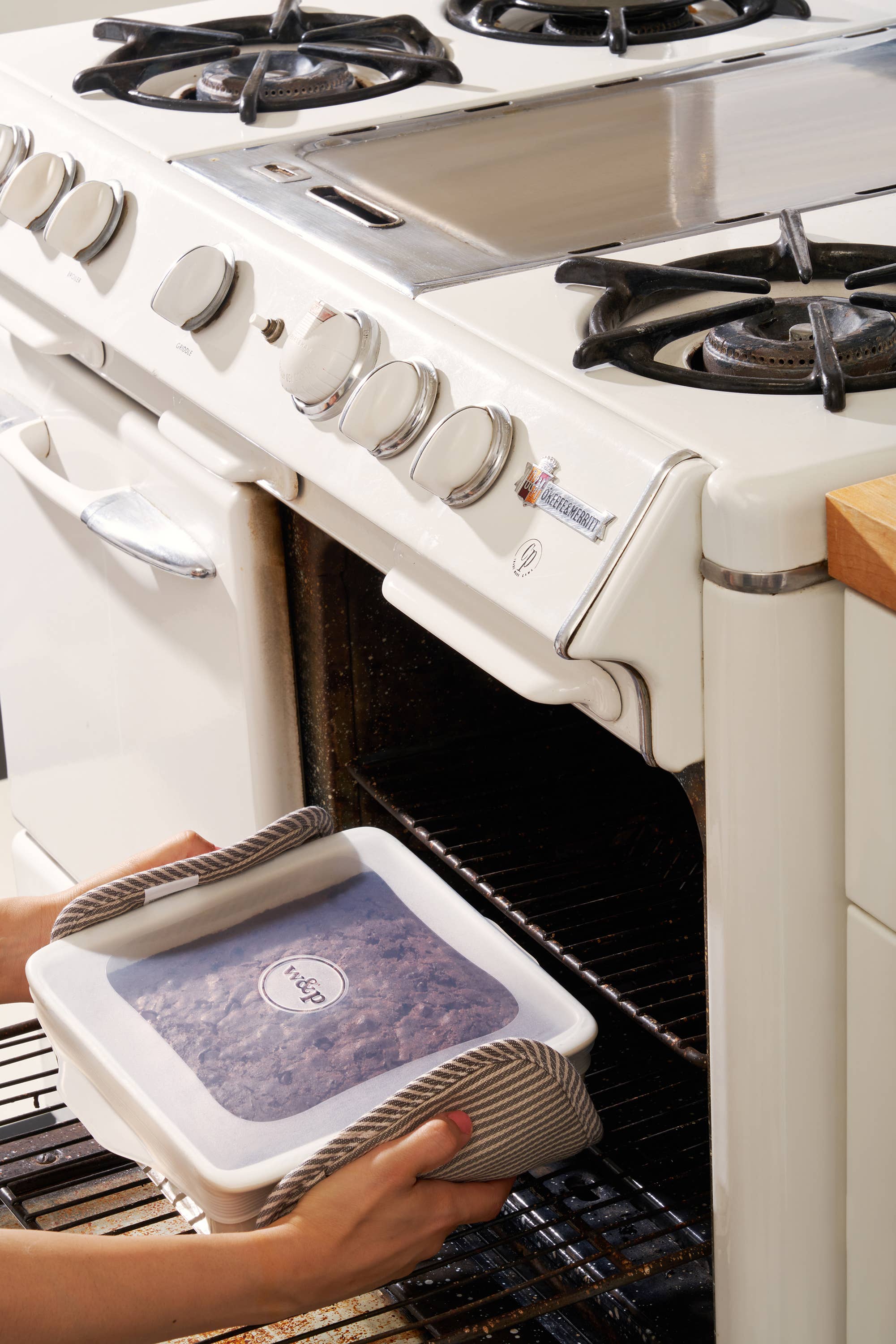 W&P - Wholesale Food Storage Wrap/Bag - Reusable Silicone Stretch Brownie Baking Lids - Set of 23