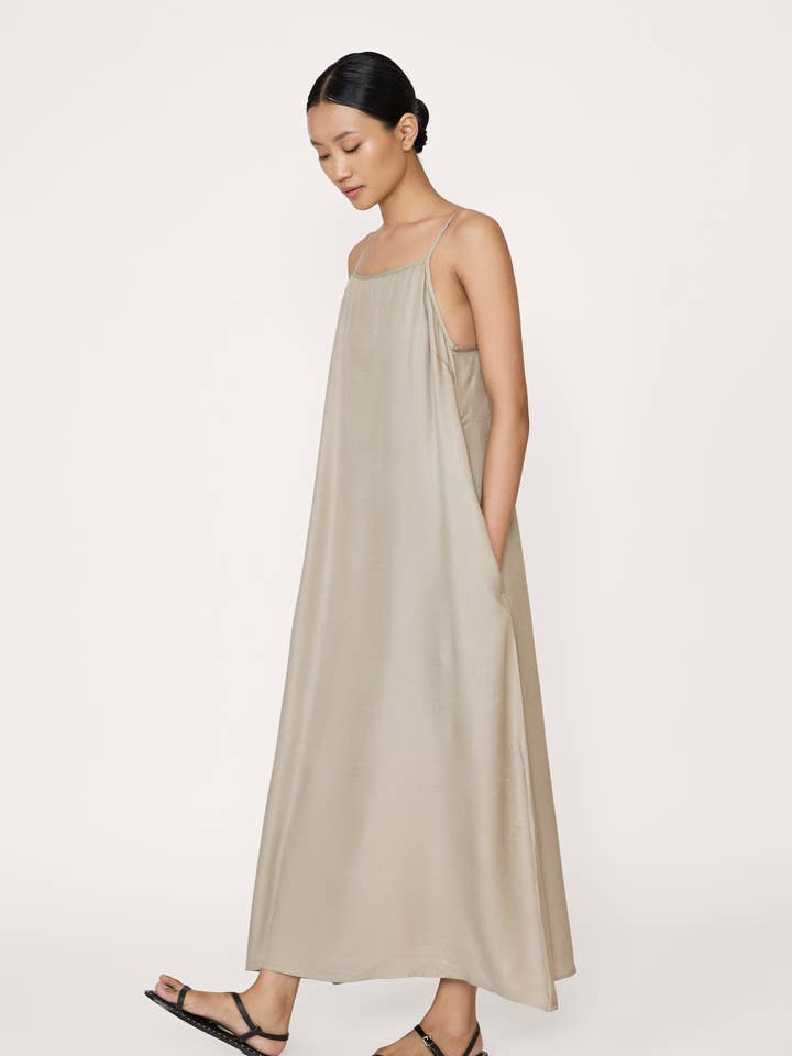 Robe nuisette des années 90, béton chaud/Kate pour la vente par LAUDE the Label