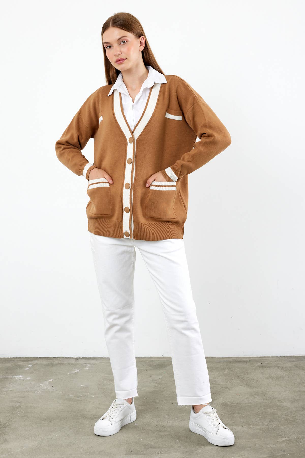 VAV NEW YORK – wholesale Kofta - Dam – Damkofta i midjelängd med randdetaljer från VAV NEW YORK8