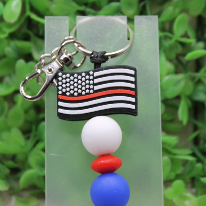 Porte-clés en perles de silicone avec drapeau ligne rouge pour la vente par Hylidae Boutique