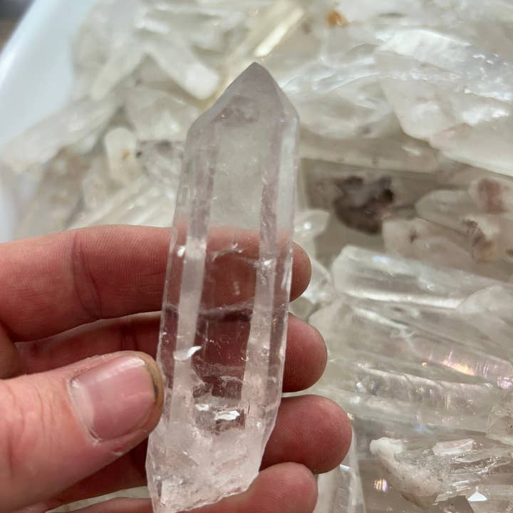 Gemwise – wholesale Andlig sten/kristall – Lemuriska kvartskristaller (sångare) 1 kg partier