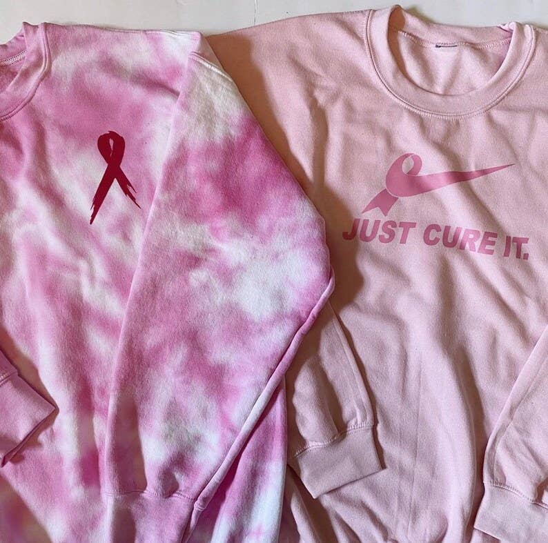 Rags Revived - Vendita all'ingrosso Felpa stampata - Donna - Girocollo per la consapevolezza del cancro al seno tie dye1