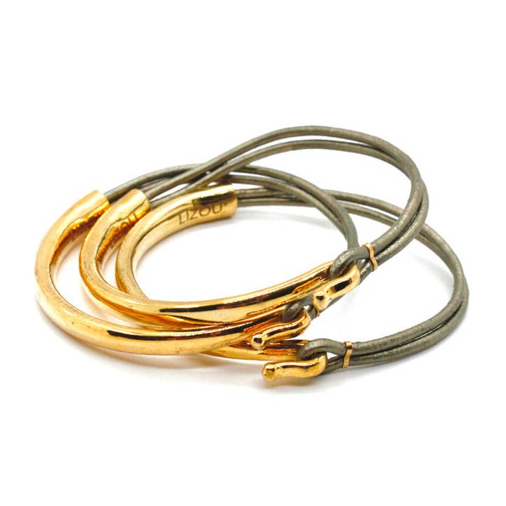 Bracelet jonc en cuir brillant et plaqué or 24 carats pour la vente par LIZOU