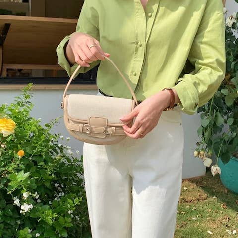 Pretty Persuasions – Mala com alça superior – Mulher por atacado – Bolsa Transversal Buckle Décor com Alça de Mão em Canva2