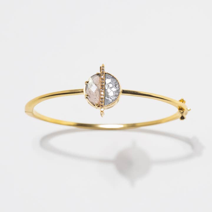 Bracelet jonc Elson en vermeil doré pour la vente par Shana Gulati Jewelry