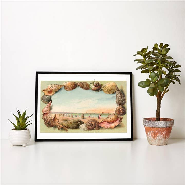 Found Image Press - Vente Affiche d'art - Impression d'art BR-54 Cadre Coquillage avec Scène de Plage1