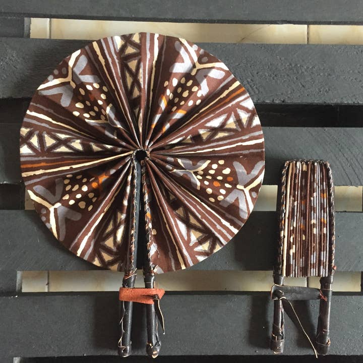 Ventilador de mão GREY & BROWN TRIBAL BOLGA por atacado de The Afrophile