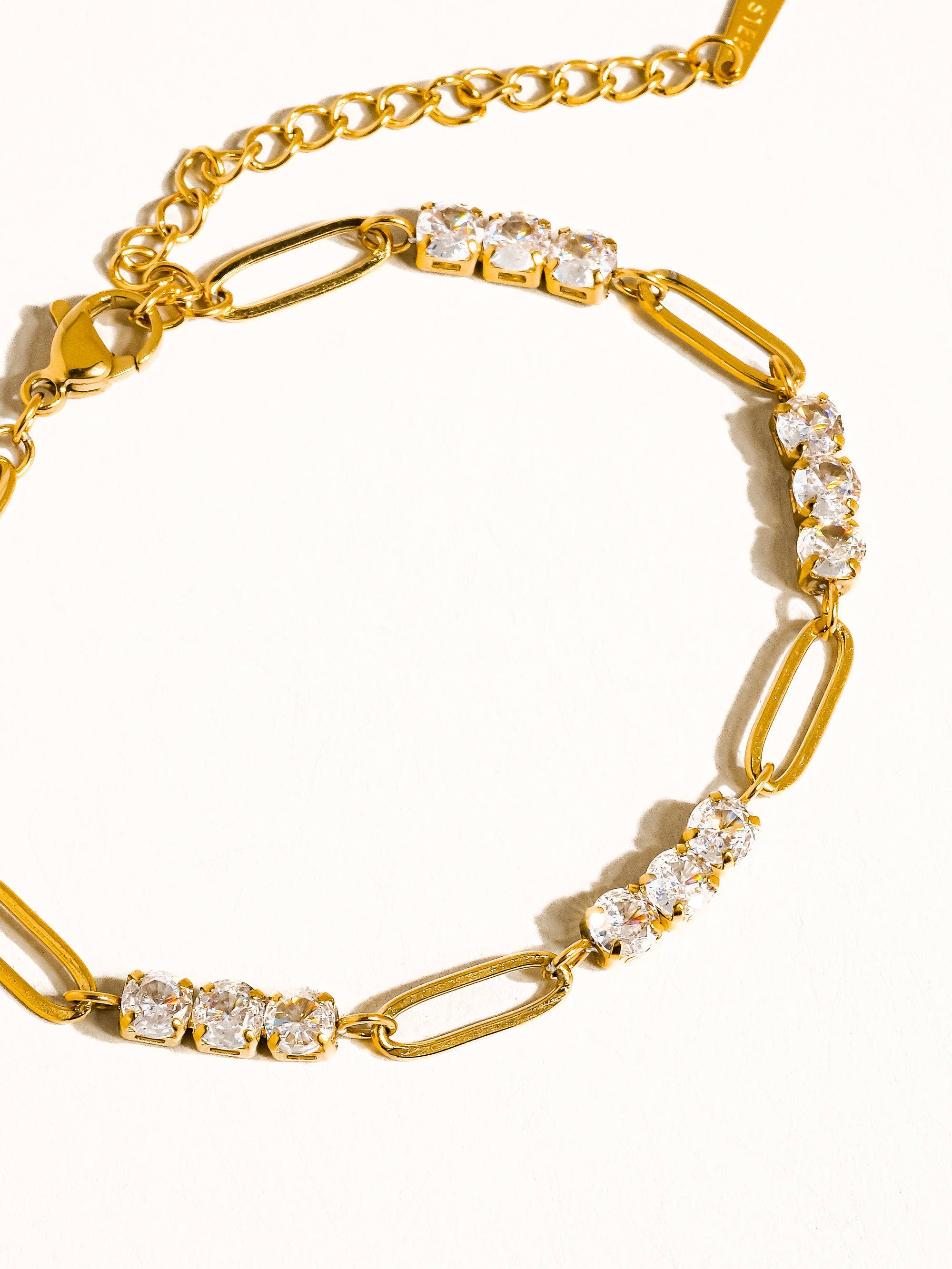Or jaune Bracelet chaîne à strass plaqué or 18 carats, anti-ternissure en vente sur Faire2