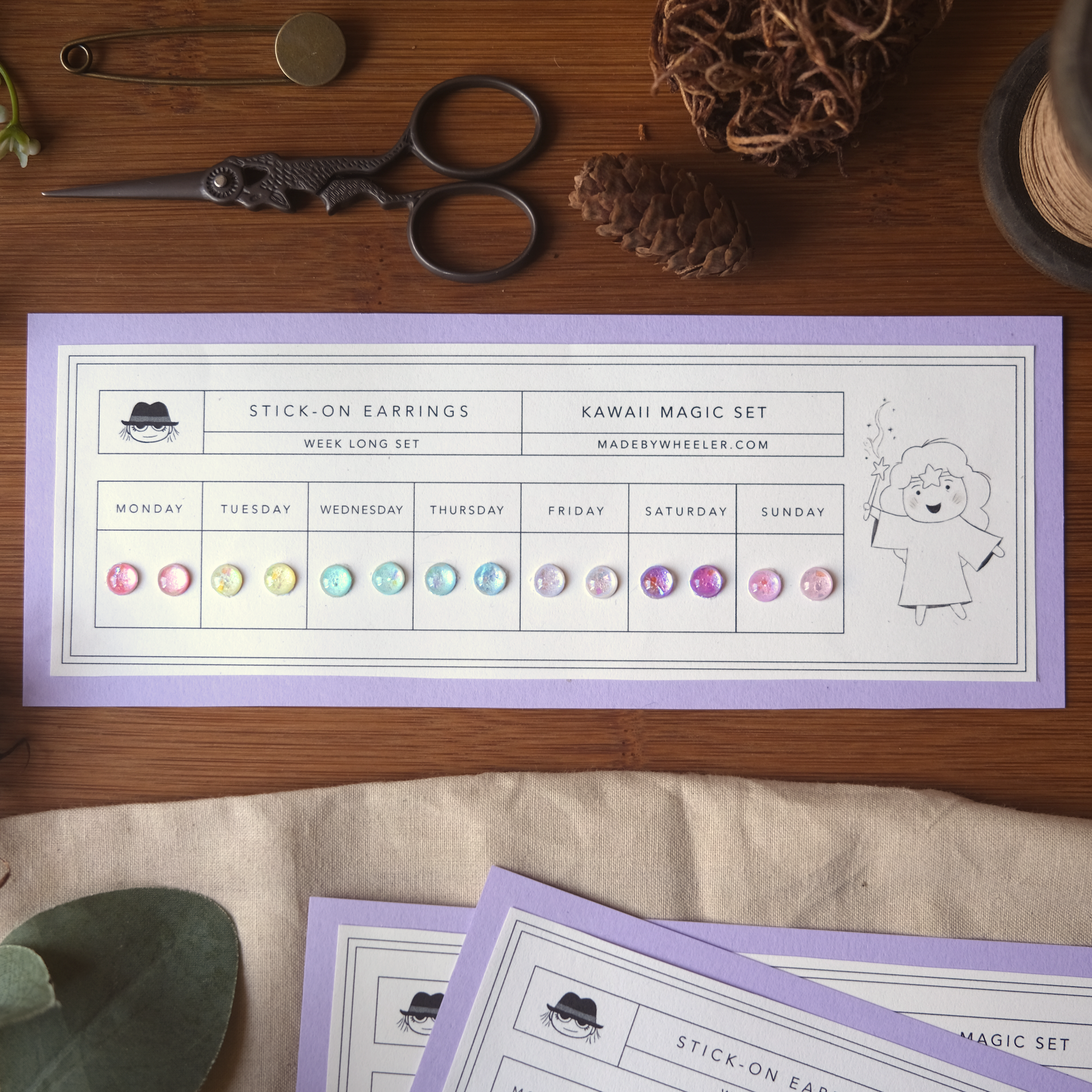 Made by Wheeler - Wholesale Sieradenset - Kawaii Magic plakoorbellen set met 7 kleuren voor elke dag van de week1