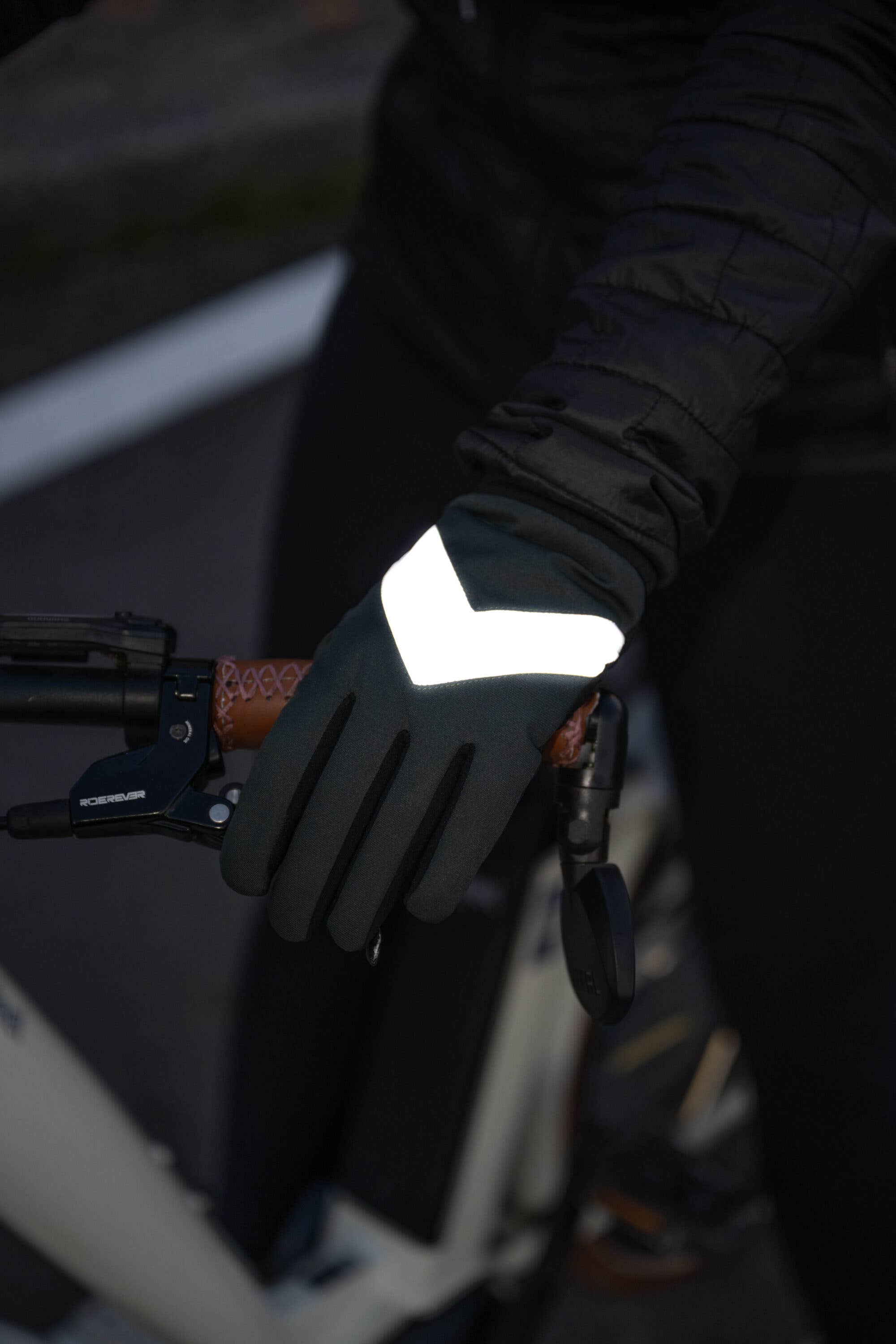 RAINETTE - Wholesale Gloves - Unisex - Reflective, Waterproof, and Warm Gloves2