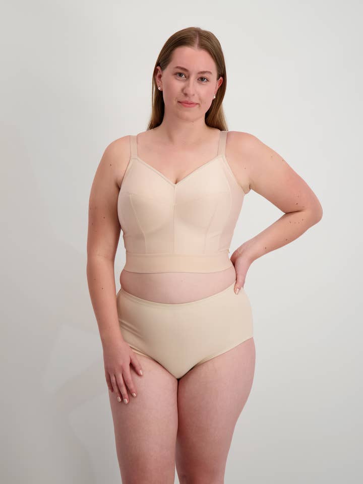 Signature Wireless Short Shapewear Bra: All-day wear for wholesale by KAYE LARCKY