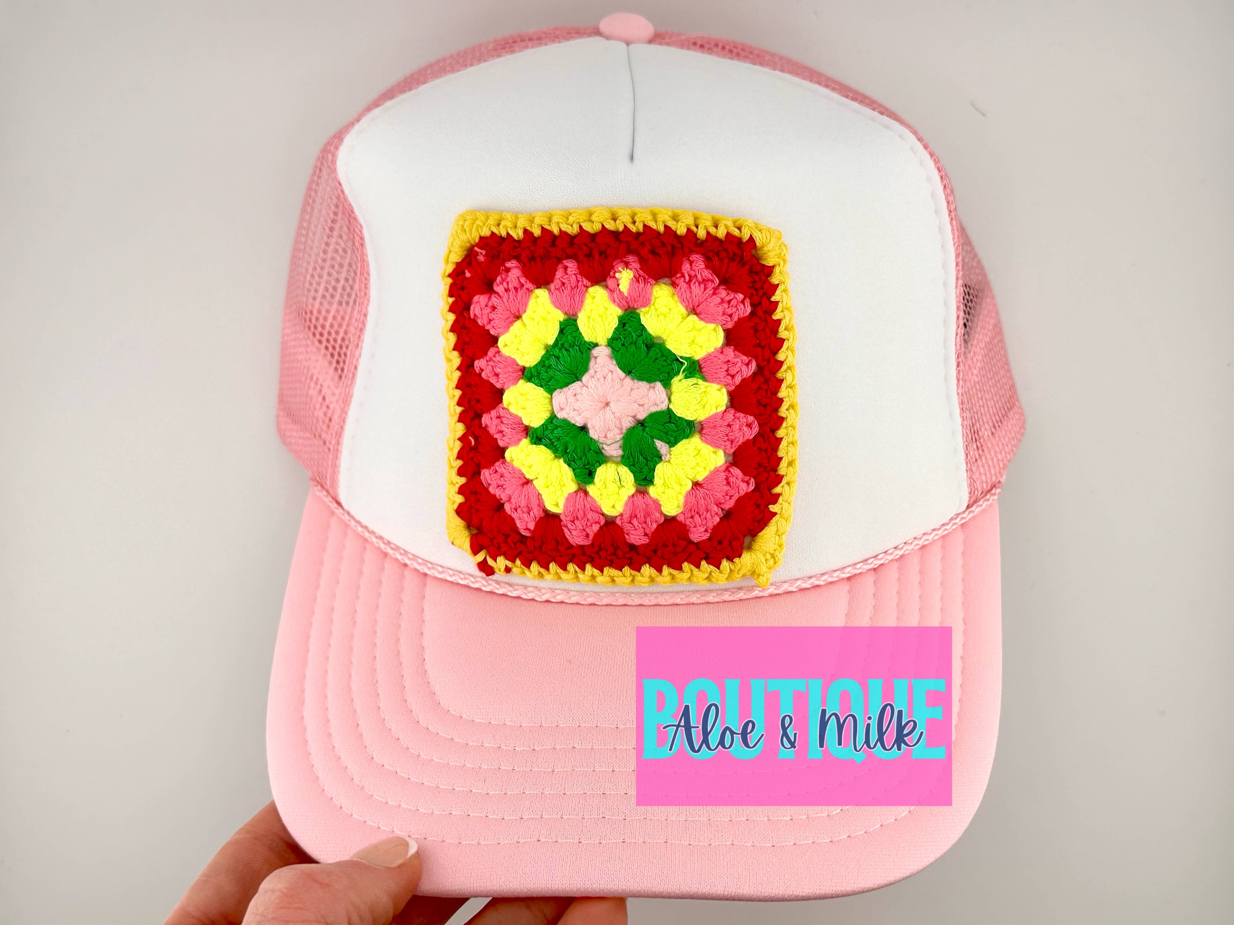 Aloe and Milk Boutique - Vendita all'ingrosso Toppe - Quadrato Granny all’Uncinetto, Cappellino Trucker con Quadrato Granny2