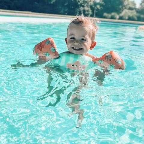 Groen Roze Swim Essentials | Groen/Roze Puddle Jumper 2-6 jaar for wholesale on Faire