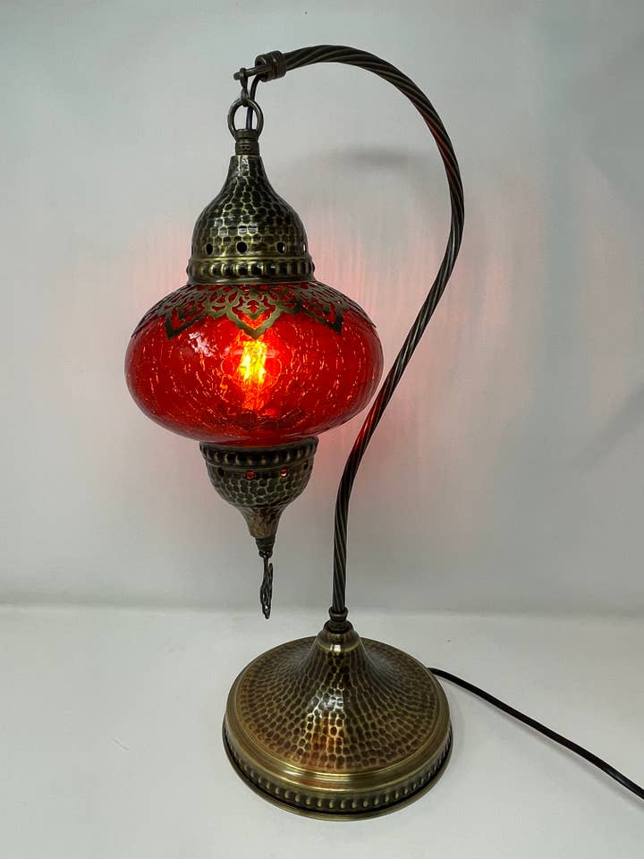 Lampe de bureau d'appoint en laiton faite main Ottomania à col de cygne pour la vente par Nai Gifts