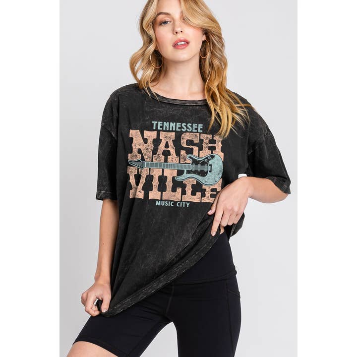 T-SHIRT OVERSIZE CON GRAFICA NASHVILLE GUITAR per la vendita all'ingrosso da parte di HRTandLUV