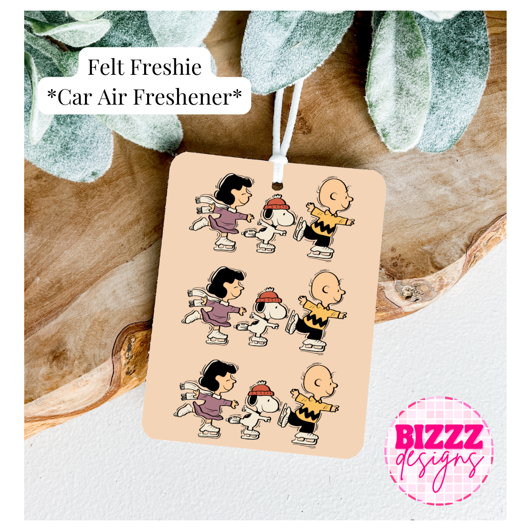 Bizzz Designs - Vente Désodorisant pour voiture – femme - Charlie Brown Felt Freshies - Désodorisants de Noël pour voitures0