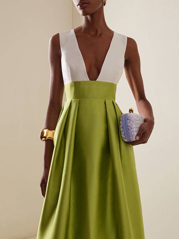 BIANCO VERDE Abito lungo plissettato a vita alta a linea ad A con scollo a V in vendita all'ingrosso su Faire3