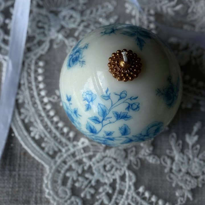 VR.candle - Wholesale Novelty Candle - Elegant toile Candle | Vintage Style Christmas Candles8