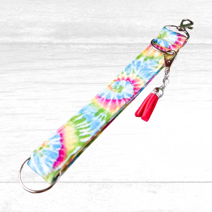 Porte-clés Tie Dye avec breloque à pompon et barre à breloques pour la vente par Kimmi Jo