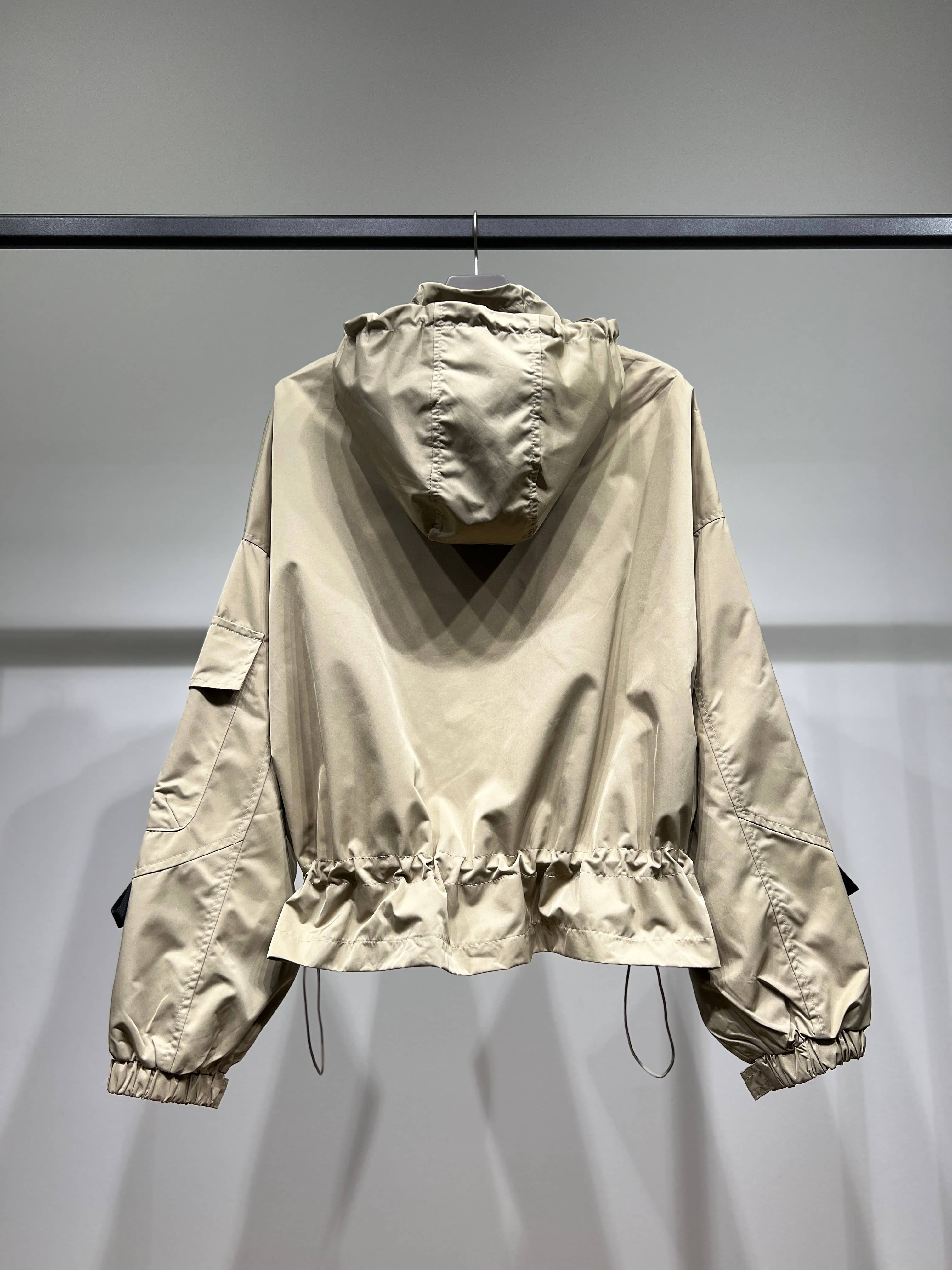 L'Emotion - Vente Veste – femme - Veste Techwear Imperméable à Capuche Ajustable7