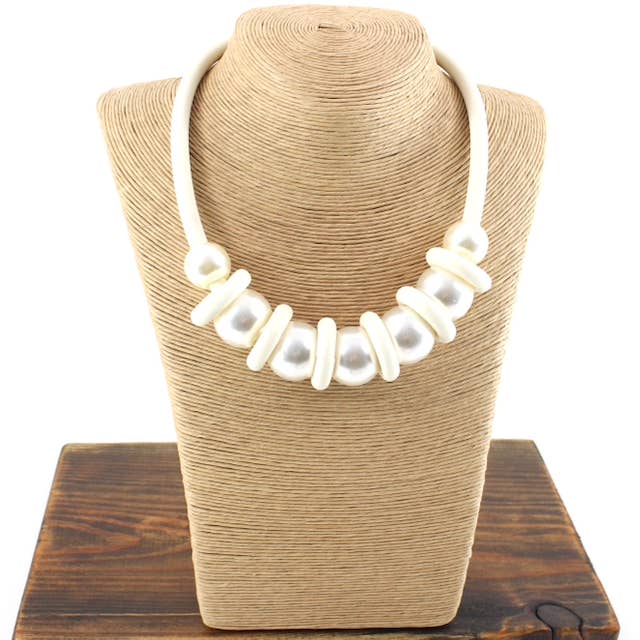 Pretty Persuasions - Wholesale Beaded/pearl necklace - N25037 Chunky Faux Pearl Collar Necklace