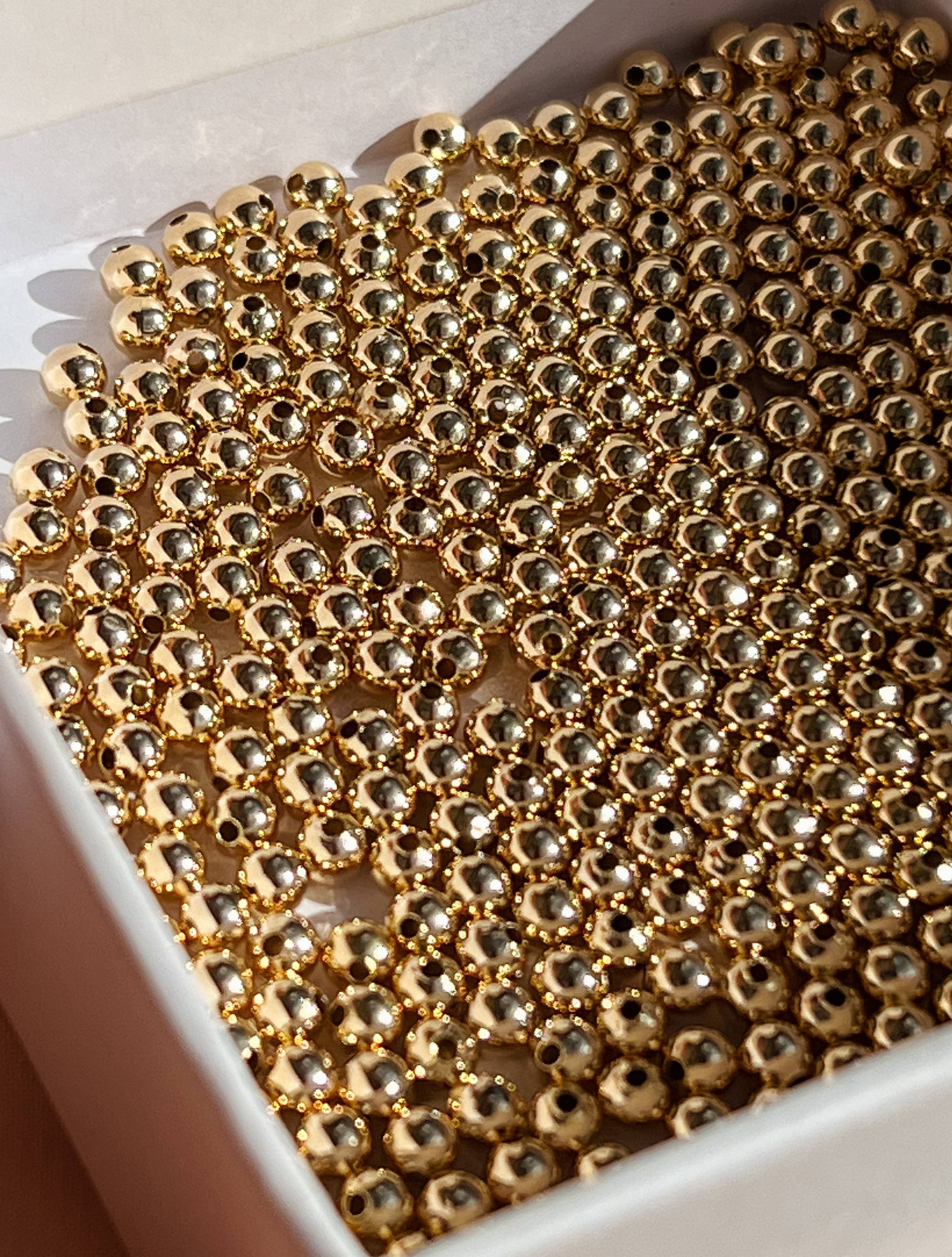 Js Wholesale Jewelry – wholesale Pärlor – 14K guldfyllda mellandelar, högkvalitativa 4 mm pärlor som inte mörknar4