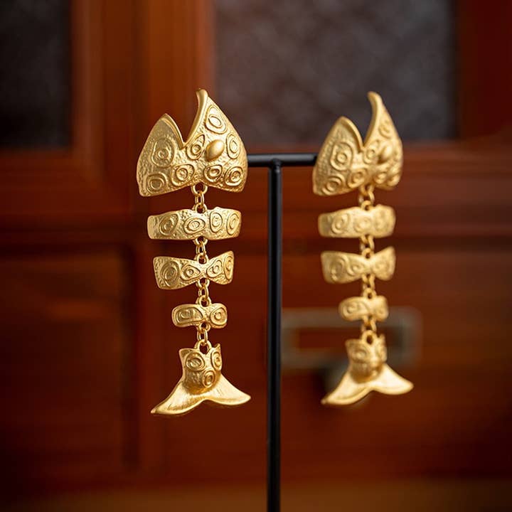 LanLivia - Venta al por mayor Pendientes colgantes - Pendientes de espina de pescado gruesa chapados en oro: pieza llamativa de inspiración vintage