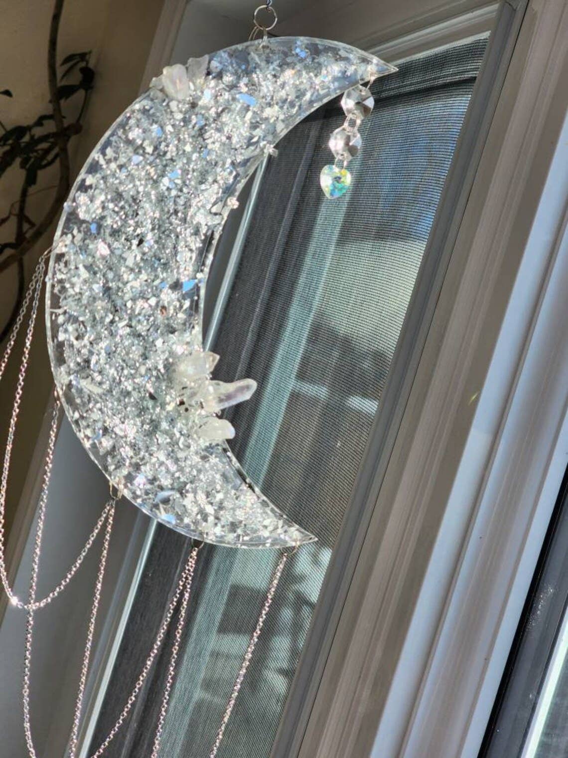Grey Stone boutique – Engroshandel Solfanger – Moon suncatcher med krystal til væg, regnbueskaber5