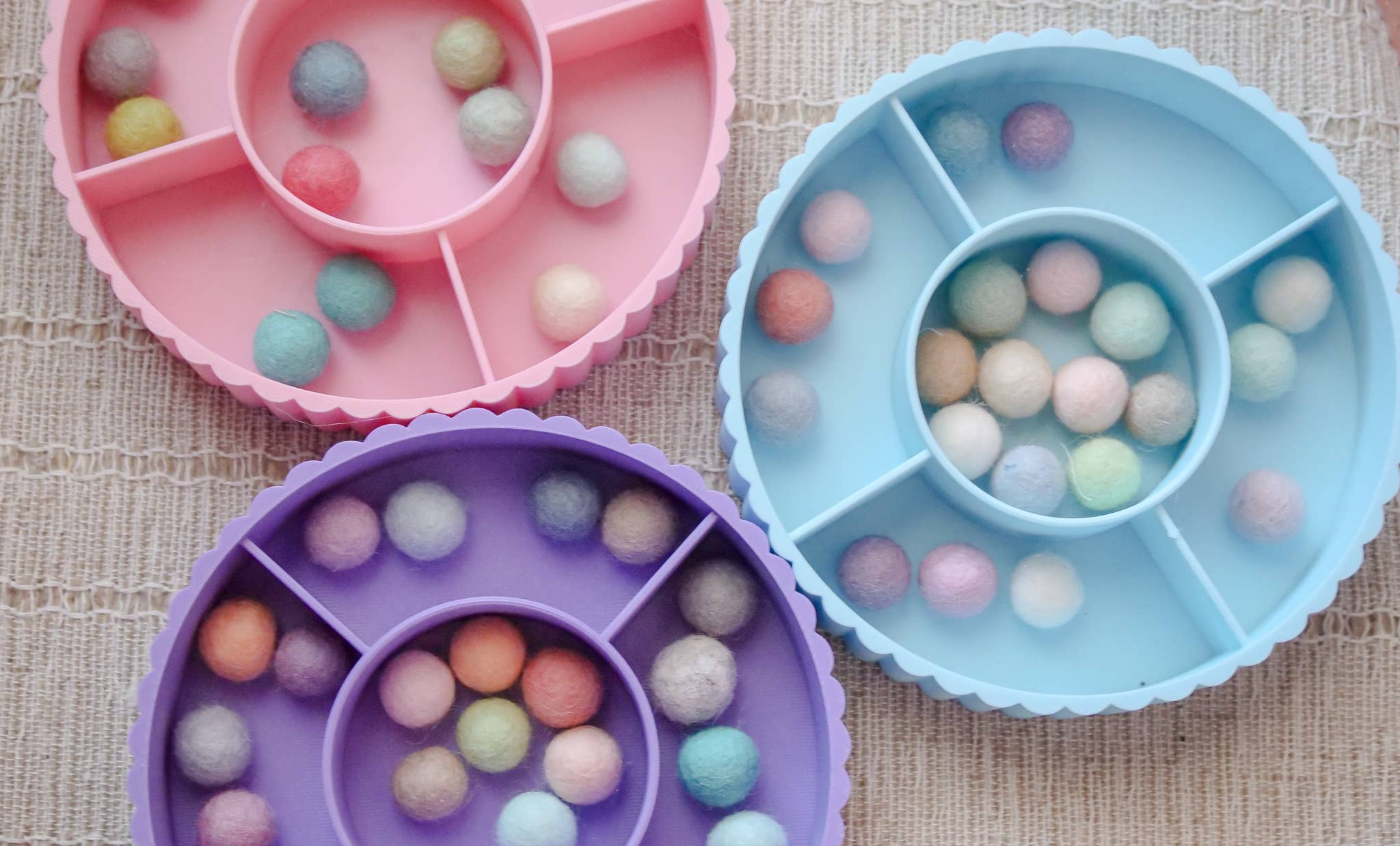 Hello Cutters - Vente Rouleau d'éveil sensoriel – bébé - Plateau Sensoriel Cannelé2