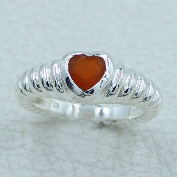 Anello in Argento Sterling 925 con Pietra Preziosa di Corniola a Forma di Cuore per la vendita all'ingrosso da parte di Silvex Jewelry