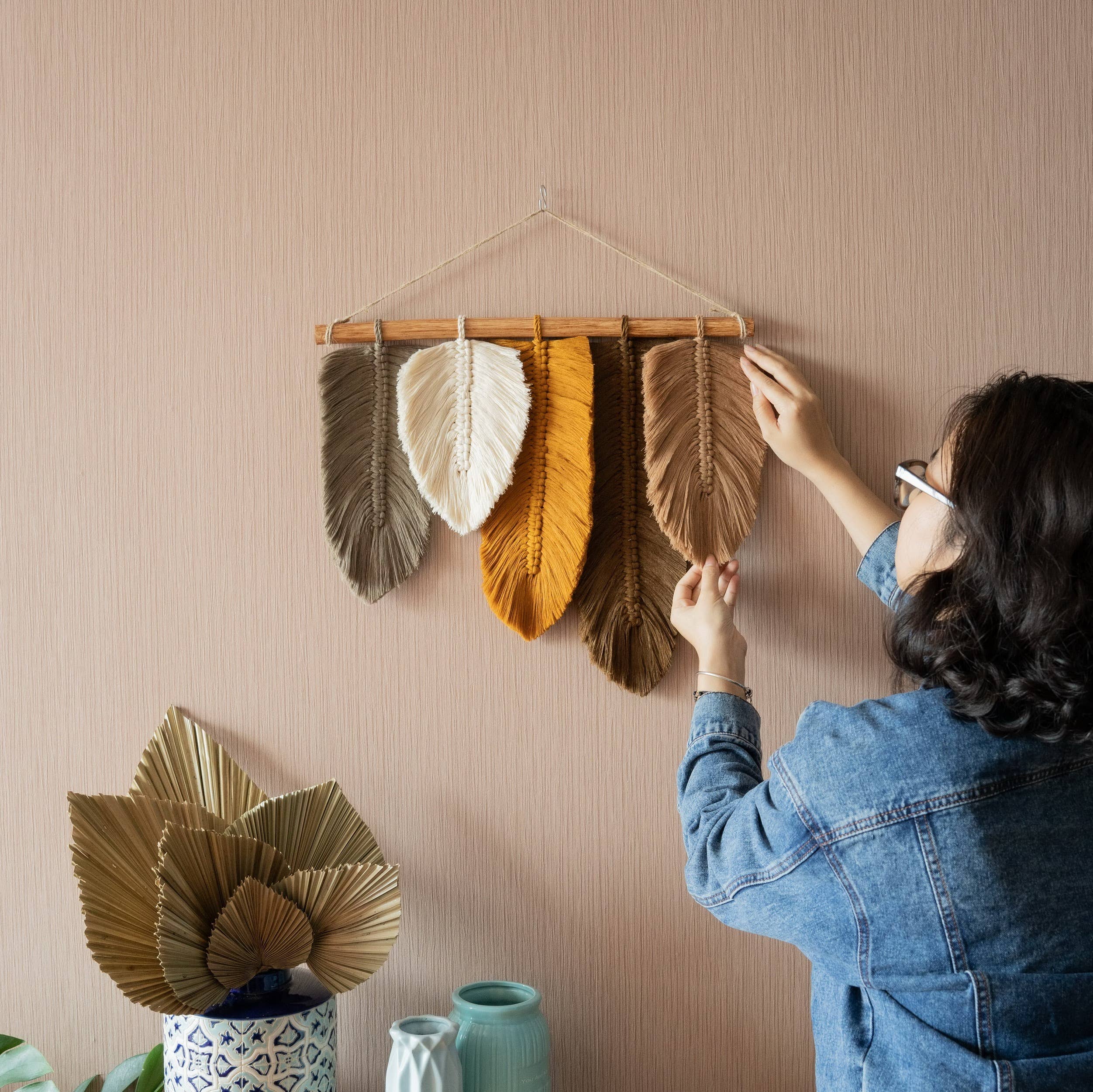 HeartCrafted - Wholesale Decorative Tassel/Wall Drop - Feather Macrame Wall Hanging L045