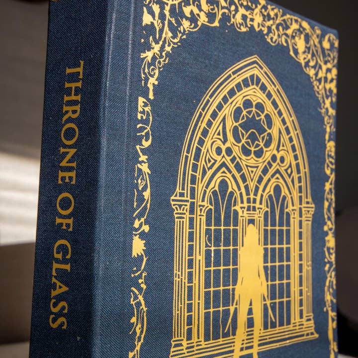 Shelf Indulgence - Vendita all'ingrosso Catalogo - Trono di Ghiaccio di Sarah J Maas Edizione da Collezione Rilegata3