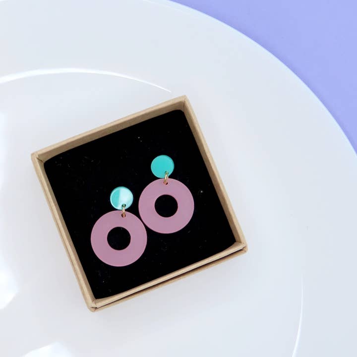 Niemalsmehrohne – wholesale Hängande örhängen – Colorblock Circle örhängen i turkos & isrosa