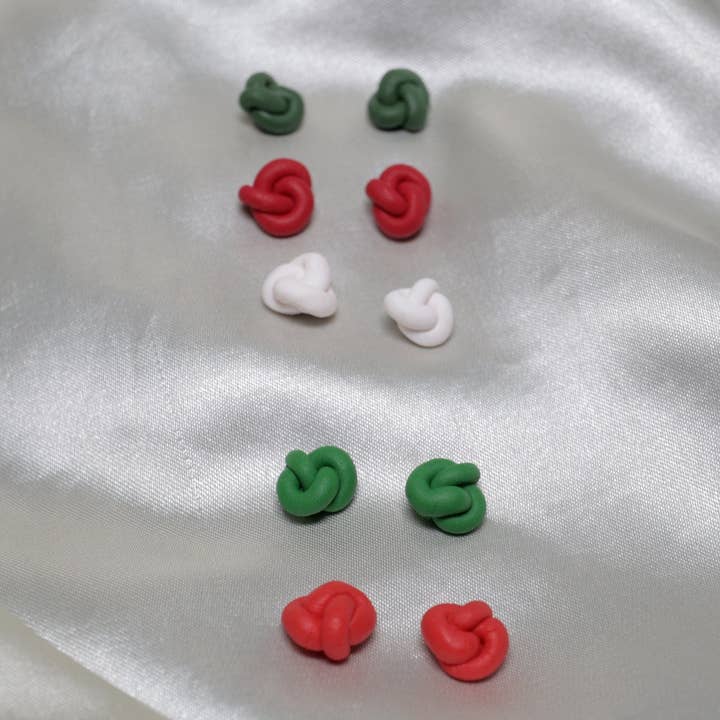 Orecchini a nodo in argilla polimerica per la vendita all'ingrosso da parte di Fox and Bunny Rise