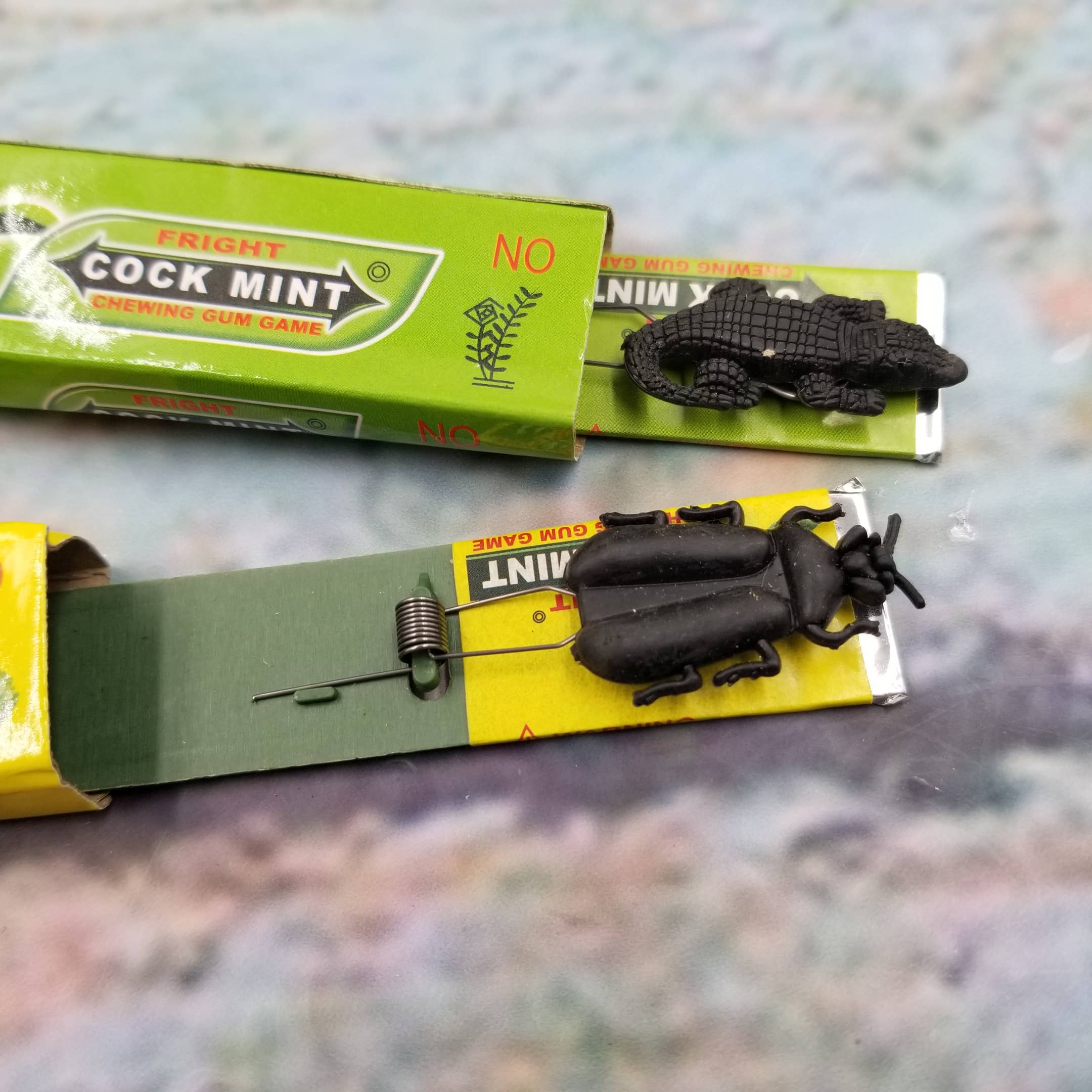 MIAS SHOP – wholesale Classic toy – Kids – Funny Pull Chewing Gum Cockroach Prank Shocking Toy 3