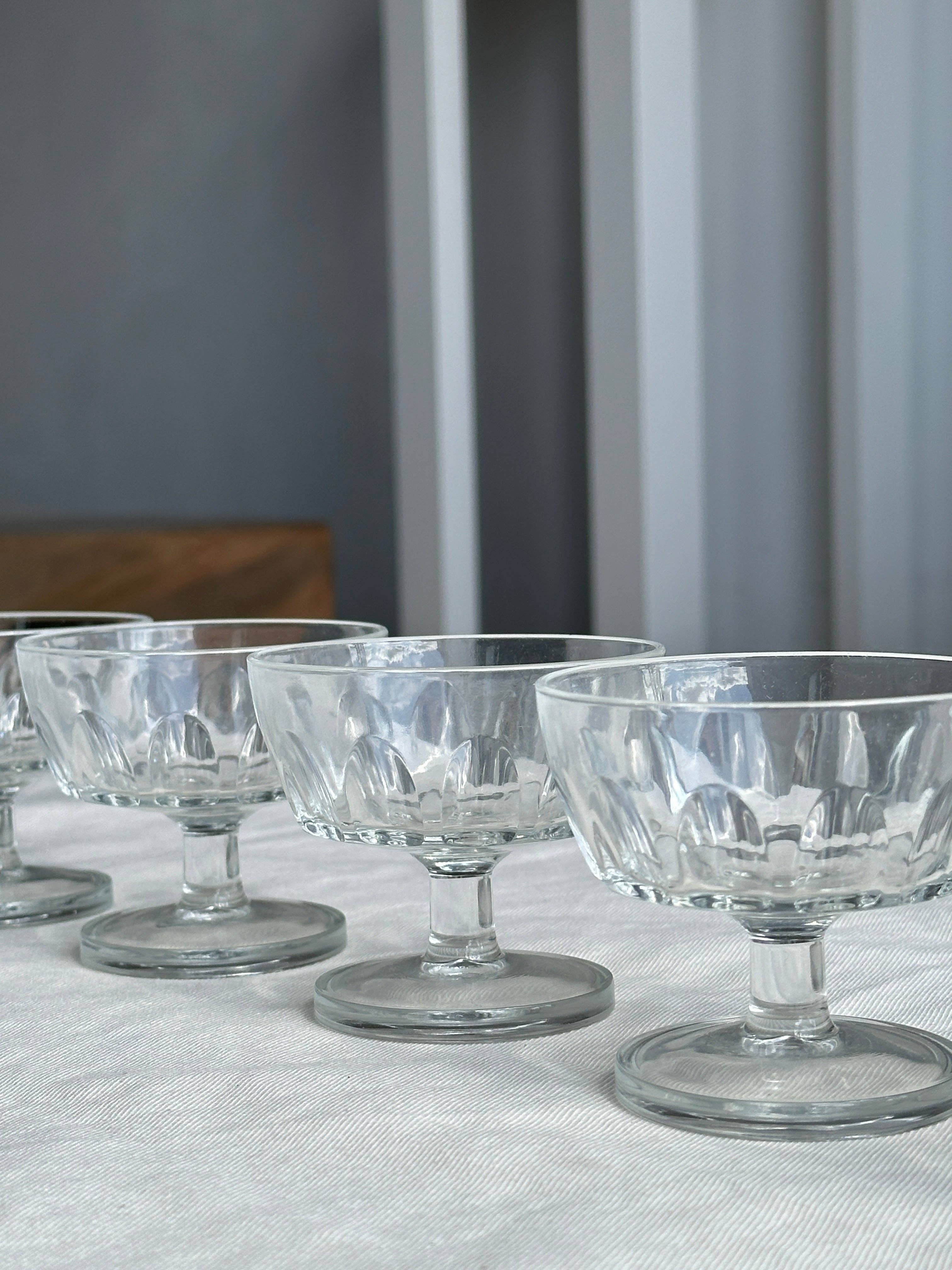 Office Objets - Venta al por mayor Copas de cóctel/licor - 11 copas con tallo Arcoroc de Francia0