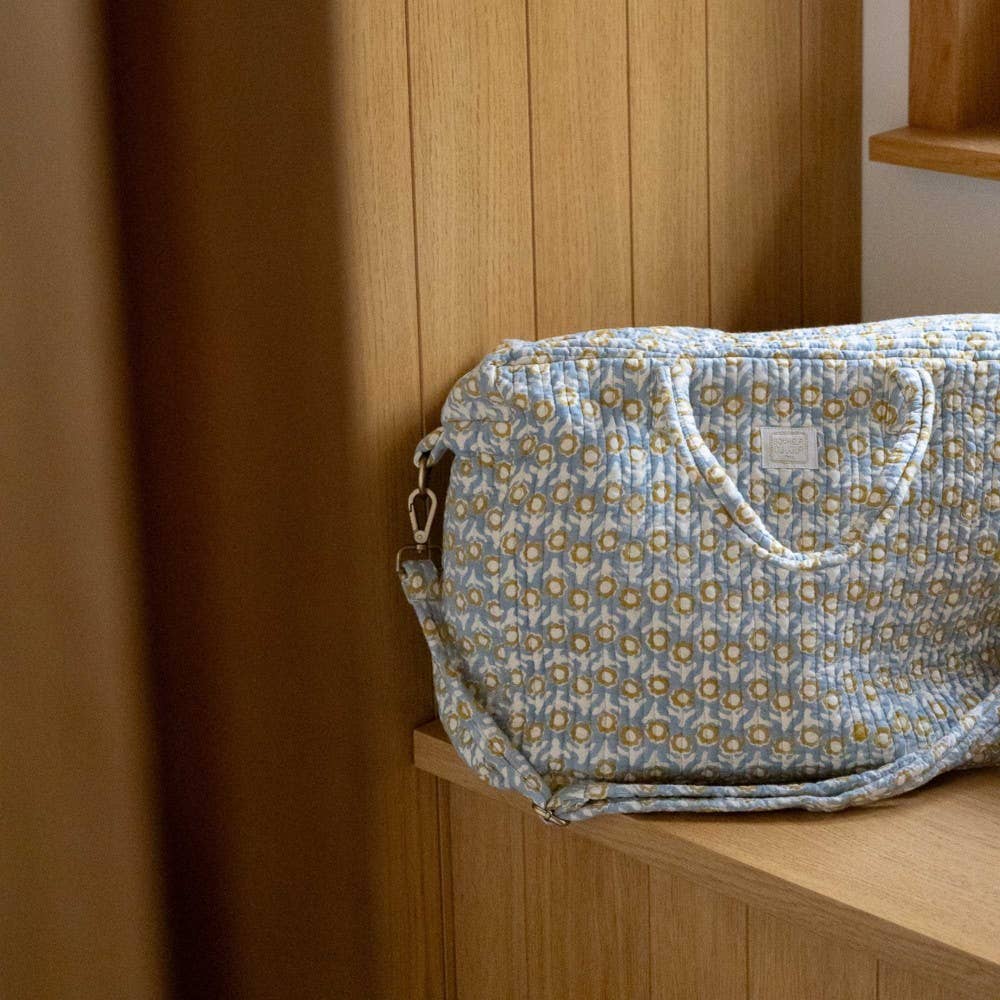 Bonheur du Jour – Großhandel Weekender-Tasche – Damen – Tasche Isha Blau – Große gesteppte Tasche mit indischem Blumenmuster4