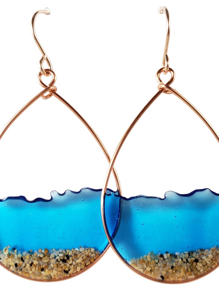 Pendientes de agua y arena de color azul marino en oro rosa, tamaño grande para venta al por mayor de Skinny Pig Designs