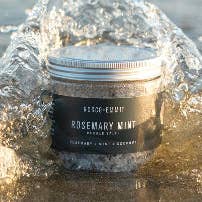 Sels de bain moussants au romarin et à la pour la vente par Rosco x Emmit