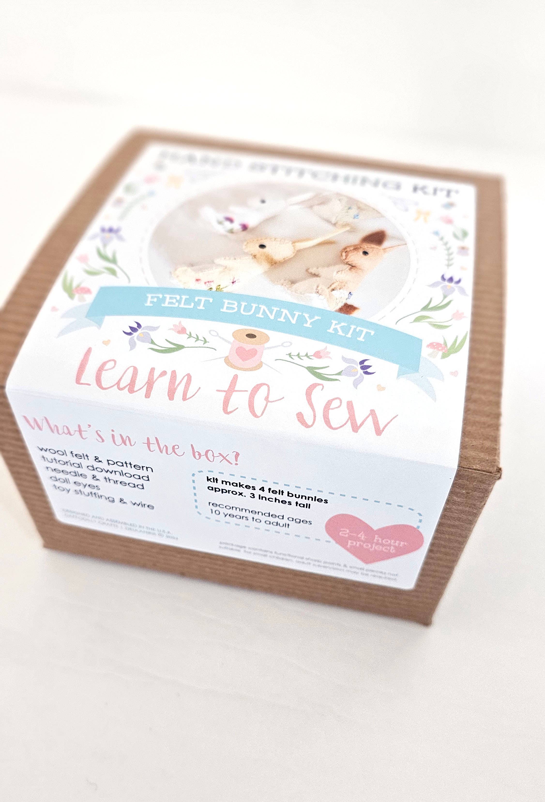 DelilahIris Designs - Venta al por mayor Kits de costura - Kit de manualidades con conejito de fieltro bordado para coser a mano2