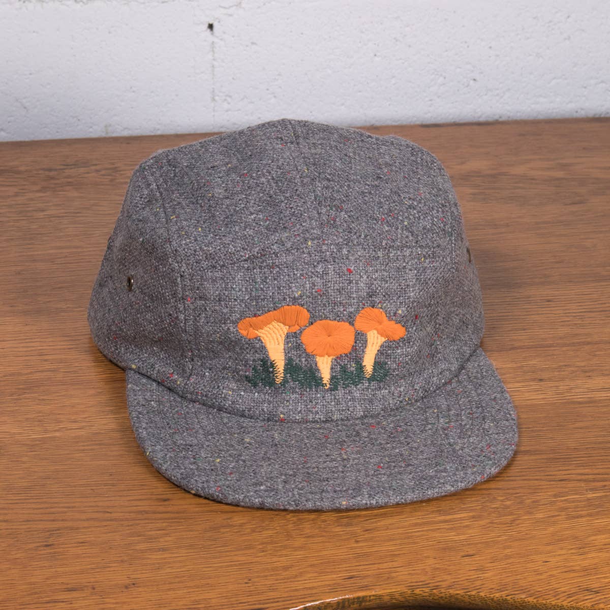 Crewel and Unusual - Vente Casquette de baseball – unisexe - Casquette 5 panneaux aux champignons chanterelles2