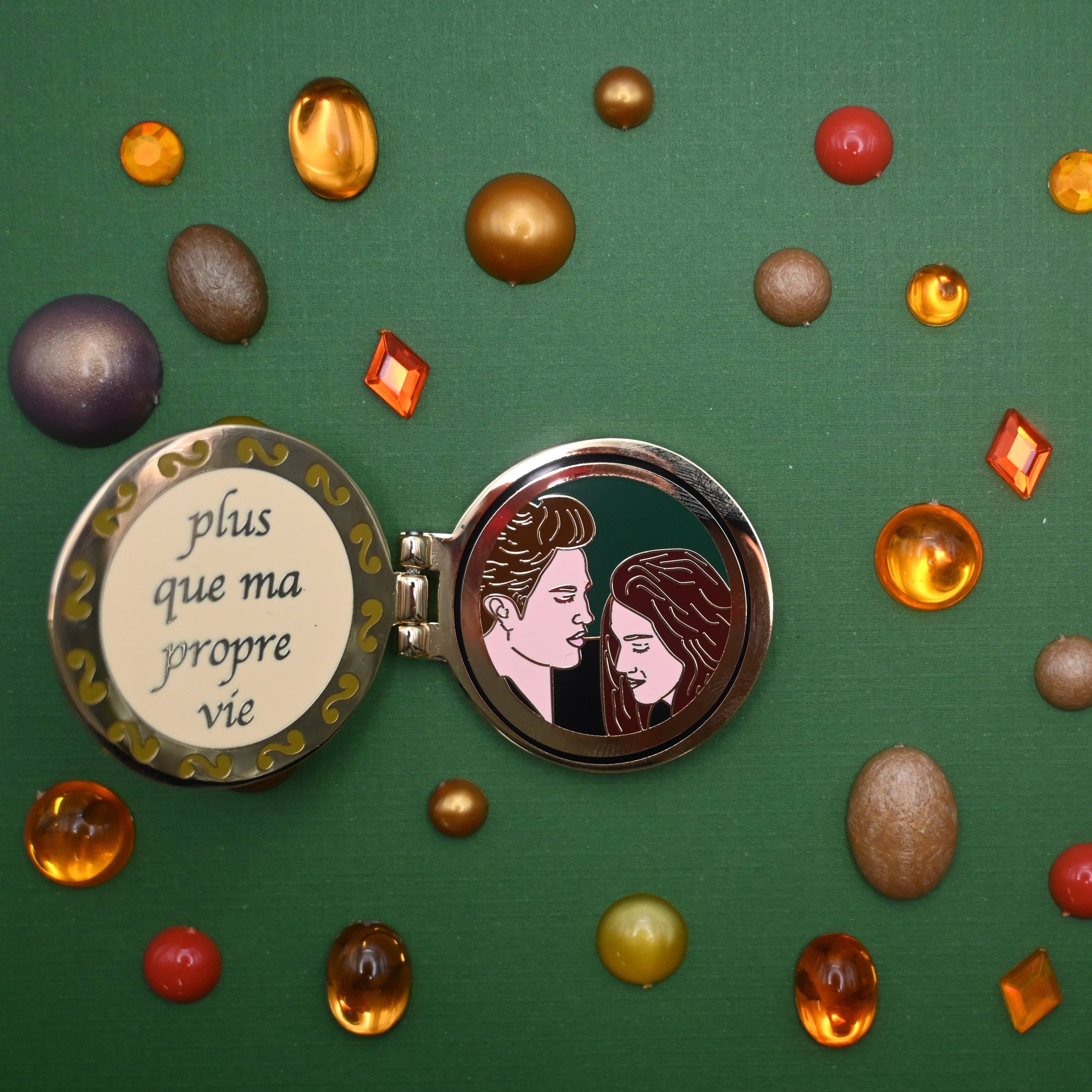 Tiny Made - Wholesale Lapel Pin/Button - Ed & Bel Locket *Pin*0